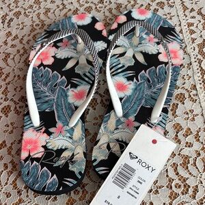 Roxy Women's Tropical Floral Sandals - Black and Pink